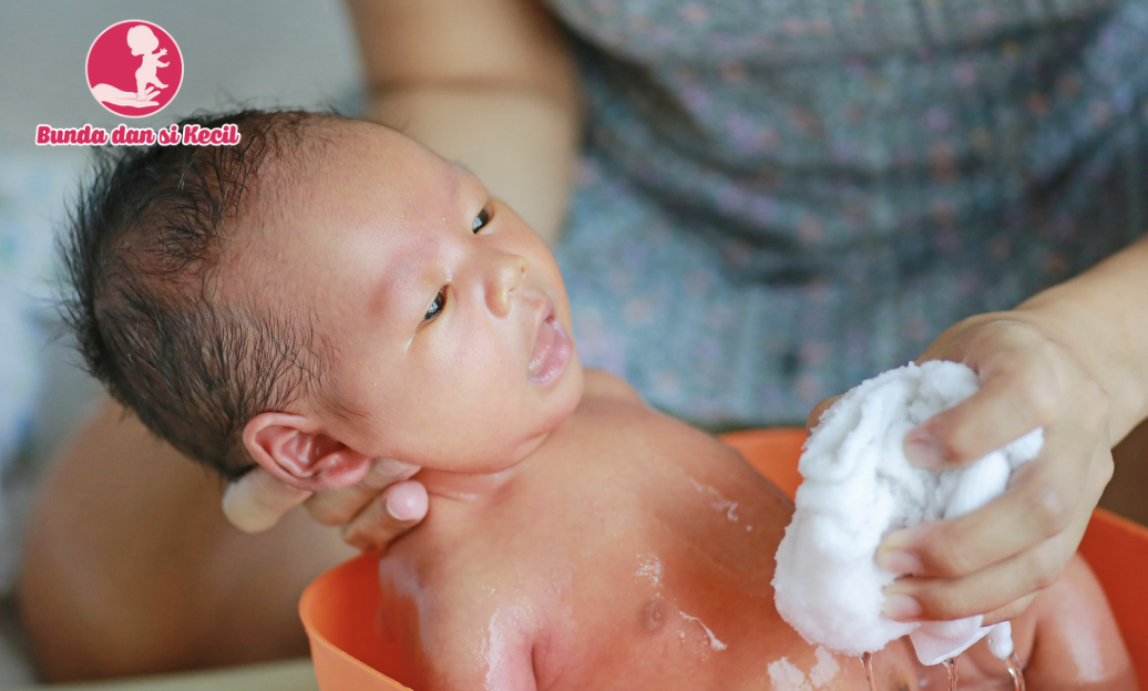 Aturan Mandi Bayi Baru Lahir: Panduan Aman untuk Bunda
